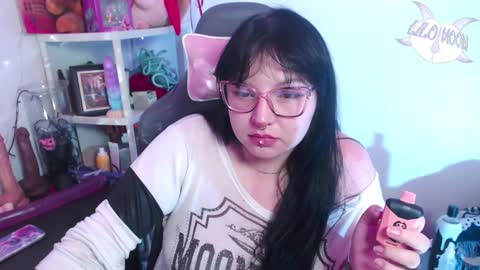 Snapshot of lilomoon69 chatting on December 4, 2024, 6:11 am Lilo online show from December 4, 2024, 6:11 am