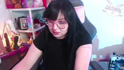 Snapshot of lilomoon69 chatting on December 6, 2024, 6:37 am Lilo online show from December 6, 2024, 6:37 am