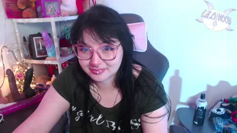 Snapshot of lilomoon69 chatting on December 8, 2024, 6:54 am Lilo online show from December 8, 2024, 6:54 am