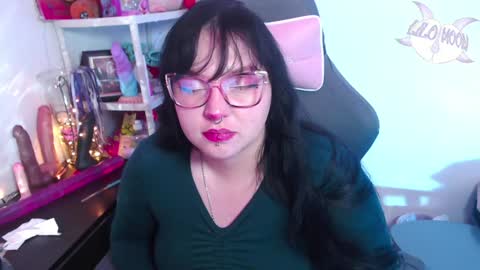 Snapshot of lilomoon69 chatting on December 17, 2024, 6:35 am Lilo online show from December 17, 2024, 6:35 am