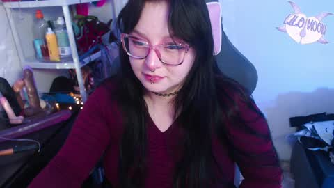 Snapshot of lilomoon69 chatting on January 24, 2025, 4:37 am Lilo online show from January 24, 2025, 4:37 am