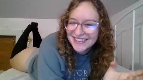 Snapshot of lilpies chatting on December 19, 2024, 5:08 pm LilPies  online show from December 19, 2024, 5:08 pm