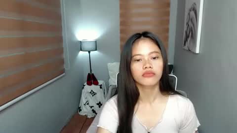 Snapshot of lilsweet_marie chatting on December 4, 2024, 1:03 am Lilsweet marie online show from December 4, 2024, 1:03 am