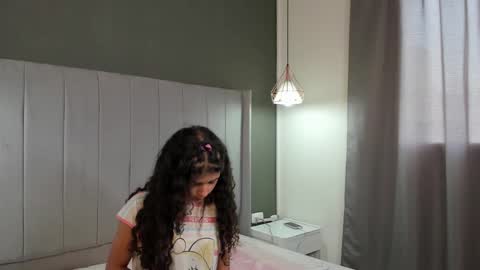 lily_cherry0 online show from March 8, 2025, 1:36 pm