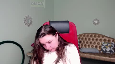 Lily online show from January 28, 2025, 4:18 am