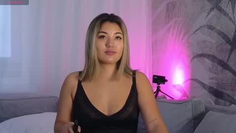 Lily online show from December 6, 2024, 5:42 am