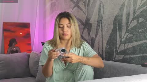 Lily online show from December 10, 2024, 7:26 am