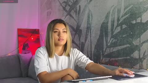 Lily online show from January 1, 2025, 6:26 am