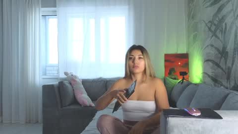 Lily online show from February 7, 2025, 7:40 am