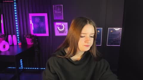 Snapshot of lily_moonlight chatting on December 12, 2024, 6:47 am Lily online show from December 12, 2024, 6:47 am