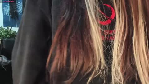 Snapshot of lily_moonlight chatting on January 9, 2025, 7:21 am Lily online show from January 9, 2025, 7:21 am