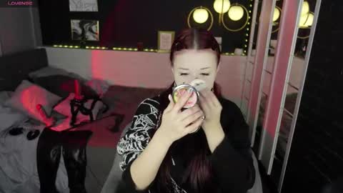 Snapshot of lily_moonlight chatting on October 2, 2025, 7:04 am Lily online show from October 2, 2025, 7:04 am