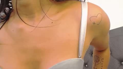 Snapshot of lily_robertss_ chatting on February 23, 2025, 5:50 pm Lily Roberts online show from February 23, 2025, 5:50 pm