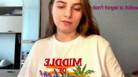 Snapshot of lily_smily chatting on December 14, 2024, 10:45 am Lily online show from December 14, 2024, 10:45 am