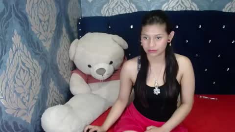Snapshot of lilyevansxx chatting on February 17, 2025, 6:37 pm Lily online show from February 17, 2025, 6:37 pm