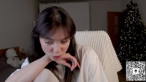 Snapshot of lilyewing_ chatting on December 19, 2024, 5:29 pm Lily online show from December 19, 2024, 5:29 pm
