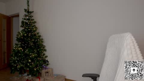 Snapshot of lilyewing_ chatting on December 27, 2024, 2:43 pm Lily online show from December 27, 2024, 2:43 pm