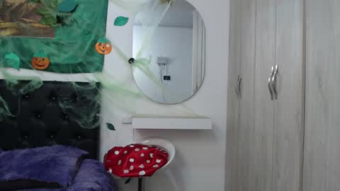 Snapshot of lilyfox23 chatting on October 11, 2025, 12:32 am lilyfox23 online show from October 11, 2025, 12:32 am