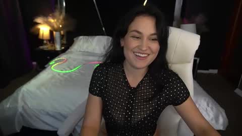 Lily online show from November 4, 2025, 2:05 pm