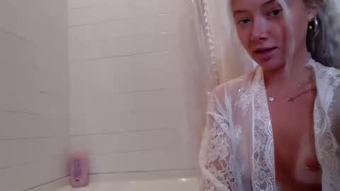 Lily Monroe online show from September 21, 2025, 8:32 pm