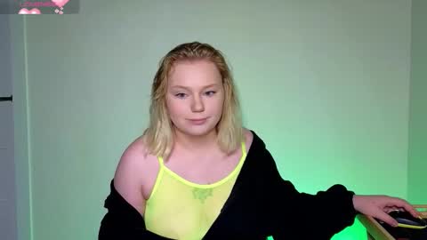 Snapshot of lime_cat chatting on September 19, 2025, 1:07 am lime cat online show from September 19, 2025, 1:07 am