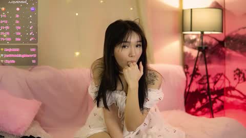 Lin Use menu to play with me  online show from February 13, 2025, 9:17 pm