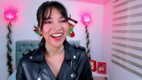 Snapshot of lina_bedoya chatting on December 12, 2024, 2:44 pm Lina Bedoya online show from December 12, 2024, 2:44 pm