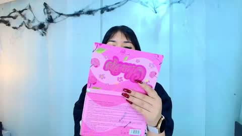  Lina Bedoya  online show from November 6, 2025, 11:33 am