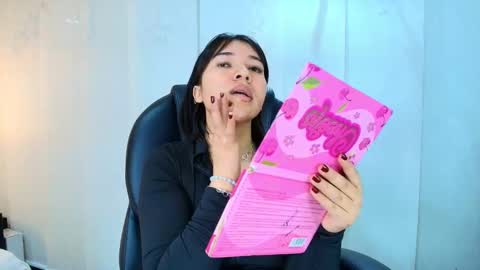  Lina Bedoya  online show from November 26, 2025, 11:33 am