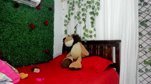 Snapshot of lina_paola chatting on December 22, 2024, 11:41 pm paola online show from December 22, 2024, 11:41 pm