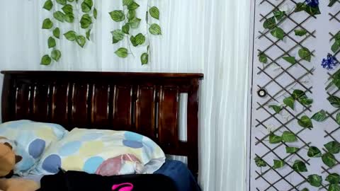 Snapshot of lina_paola chatting on February 26, 2025, 3:21 am paola online show from February 26, 2025, 3:21 am