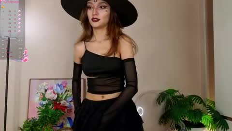 Snapshot of linaage chatting on October 31, 2025, 11:22 am Lina online show from October 31, 2025, 11:22 am