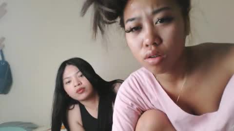 LinaDebie online show from December 4, 2025, 2:32 am