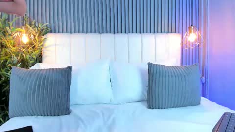 LinaGlam online show from December 3, 2025, 5:33 pm