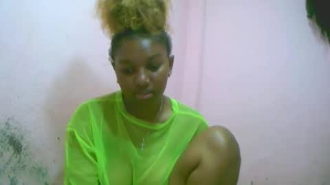 Snapshot of linah1123 chatting on November 5, 2025, 4:56 am linah1123 online show from November 5, 2025, 4:56 am