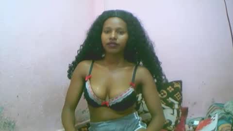 Snapshot of linah1123 chatting on December 4, 2025, 8:12 am linah1123 online show from December 4, 2025, 8:12 am