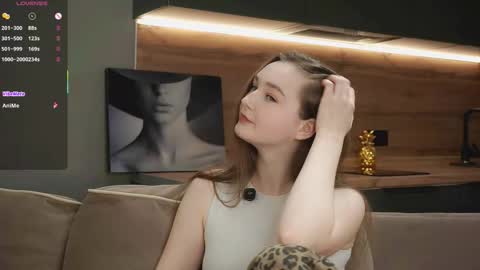 Lina online show from November 18, 2025, 6:23 pm