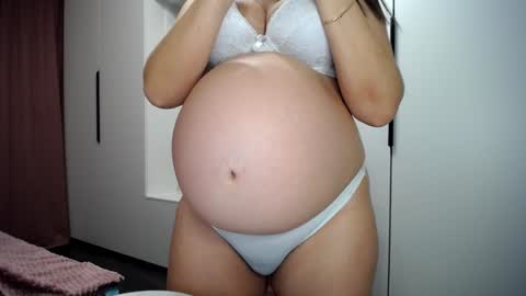 Snapshot of linasparks chatting on December 3, 2024, 6:38 pm Lina Sparks online show from December 3, 2024, 6:38 pm