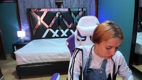 Snapshot of linda4petite chatting on January 18, 2025, 11:00 am Linda online show from January 18, 2025, 11:00 am