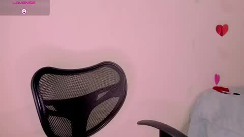 Snapshot of linda_alana chatting on February 19, 2025, 12:25 am Alana online show from February 19, 2025, 12:25 am