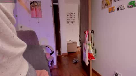 Giggles  online show from October 2, 2025, 1:18 pm