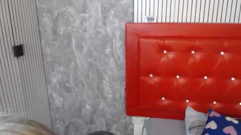 Snapshot of linda_milf__ chatting on December 14, 2025, 12:21 pm Linda online show from December 14, 2025, 12:21 pm