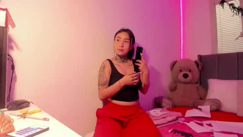 Lindaa maria  online show from September 29, 2025, 8:35 pm