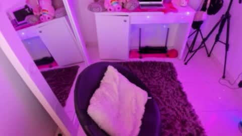 Lindaa maria  online show from October 26, 2025, 3:56 am