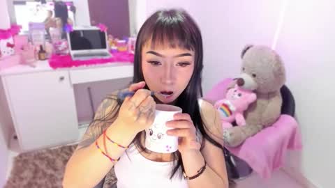 Lindaa maria  online show from November 19, 2025, 7:08 am