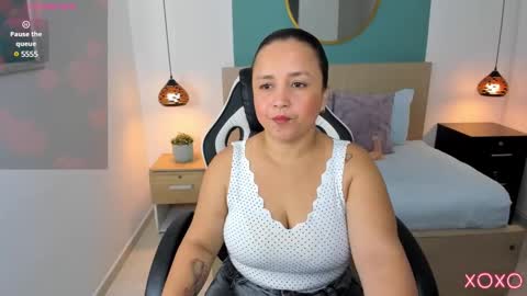 Snapshot of linda_rios_ chatting on February 17, 2025, 7:10 pm L I N D A online show from February 17, 2025, 7:10 pm