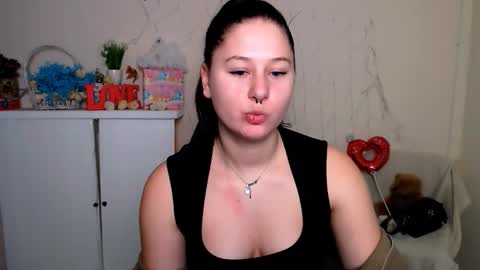 Snapshot of linda_s_ chatting on November 26, 2025, 11:44 am Linda online show from November 26, 2025, 11:44 am