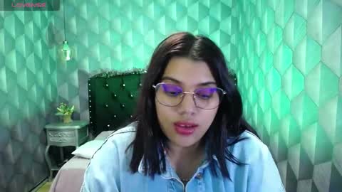 Snapshot of lindabreexlove chatting on December 24, 2024, 10:22 am online show from December 24, 2024, 10:22 am