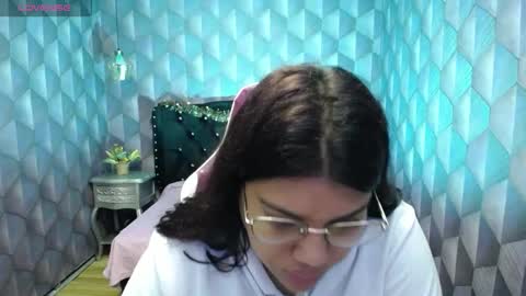 Snapshot of lindabreexlove chatting on December 31, 2024, 3:23 am online show from December 31, 2024, 3:23 am