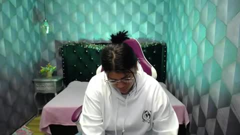 Snapshot of lindabreexlove chatting on January 6, 2025, 4:26 am online show from January 6, 2025, 4:26 am